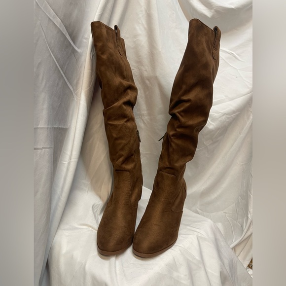 Women’s Brown Heel Boots - Picture 2 of 4